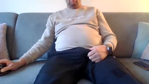 runner_1978 online show from December 1, 8:30 am