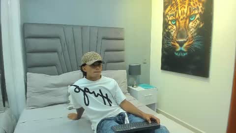 Snapshot of ruslan_marcel chatting on June 24, 11:31 am Ruslan Marcel online show from June 24, 11:31 am