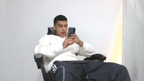  R U S S E L L  online show from November 7, 9:31 am