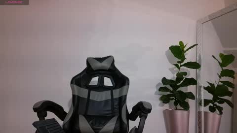  R U S S E L L  online show from November 14, 9:52 am