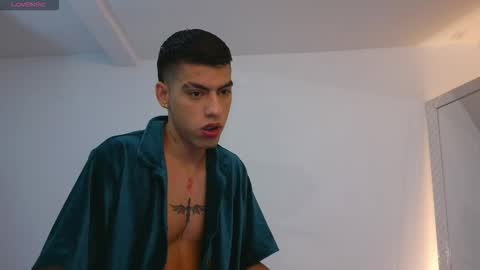  R U S S E L L  online show from November 16, 7:25 am