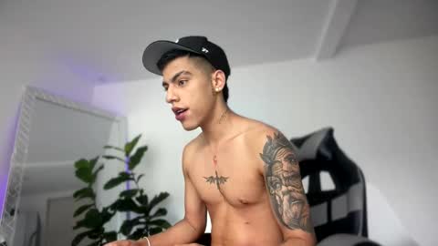  R U S S E L L  online show from November 19, 12:27 pm