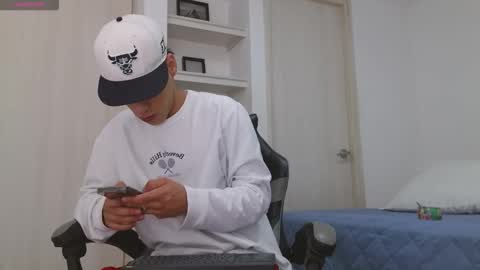  R U S S E L L  online show from December 17, 10:10 am