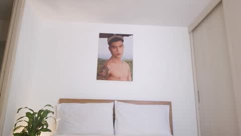  R U S S E L L  online show from March 3, 8:48 pm