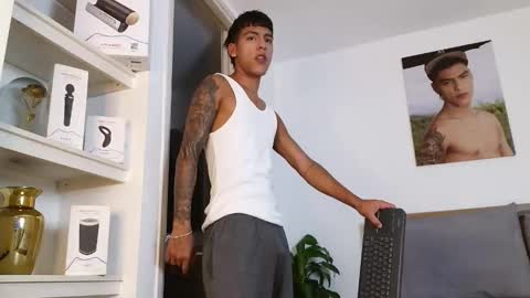  R U S S E L L  online show from March 15, 11:22 pm