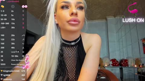 Snapshot of russian_ava chatting on December 17, 12:12 am Ava online show from December 17, 12:12 am