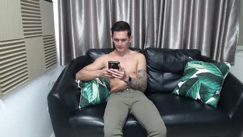 MillionDollarGuy online show from January 11, 4:38 am