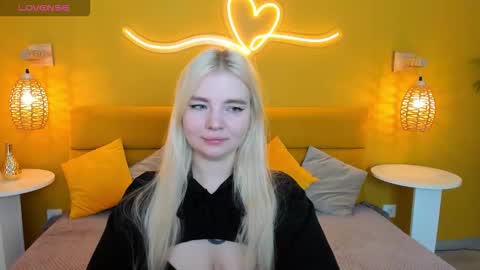 ruthbryant online show from October 5, 1:15 am