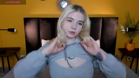 ruthbryant online show from November 25, 12:43 am