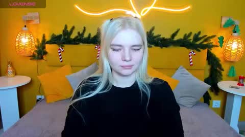 ruthbryant online show from December 14, 12:38 am