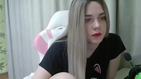 Snapshot of ruthsimp chatting on December 2, 6:58 pm Tanyushka online show from December 2, 6:58 pm