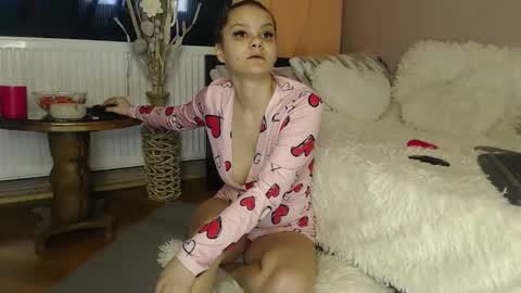 ruxandradanny online show from October 31, 8:48 am