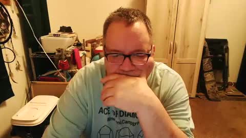 Snapshot of rwzar_0712 chatting on October 2, 1:01 am rwzar_0712 online show from October 2, 1:01 am