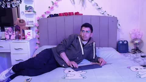 Snapshot of rxnde chatting on February 15, 5:37 am Randelicius online show from February 15, 5:37 am