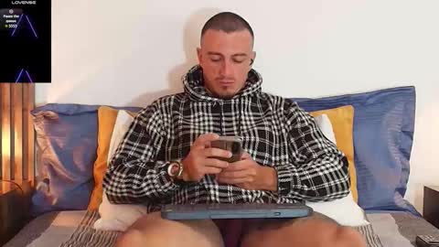 Snapshot of ryamcoast chatting on February 15, 3:31 pm Sr Coast online show from February 15, 3:31 pm