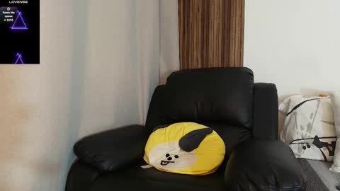 Snapshot of ryamcoast chatting on March 27, 1:11 am Sr Coast online show from March 27, 1:11 am