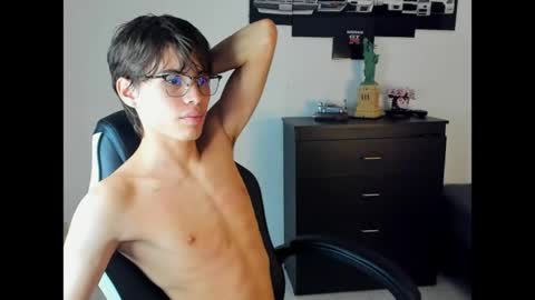 Snapshot of ryan_bronw chatting on June 5, 5:14 am Nathan online show from June 5, 5:14 am