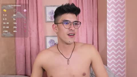 Snapshot of ryan_clark_ chatting on December 6, 10:30 pm Ryan online show from December 6, 10:30 pm