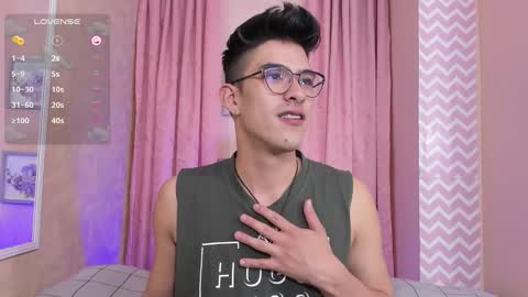 Snapshot of ryan_clark_ chatting on December 10, 4:49 pm Ryan online show from December 10, 4:49 pm