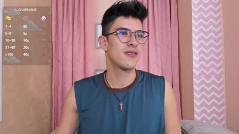 Snapshot of ryan_clark_ chatting on December 11, 7:46 pm Ryan online show from December 11, 7:46 pm