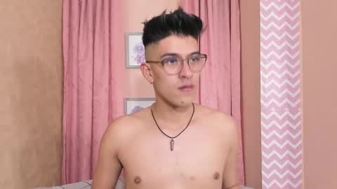 Snapshot of ryan_clark_ chatting on December 12, 6:21 pm Ryan online show from December 12, 6:21 pm