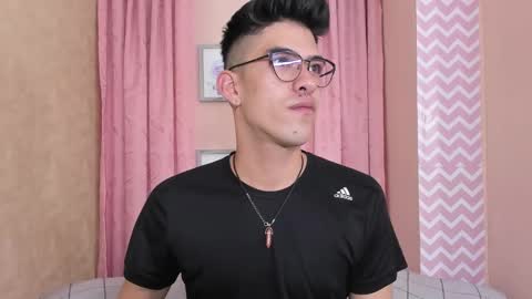 Snapshot of ryan_clark_ chatting on December 16, 5:54 pm Ryan online show from December 16, 5:54 pm