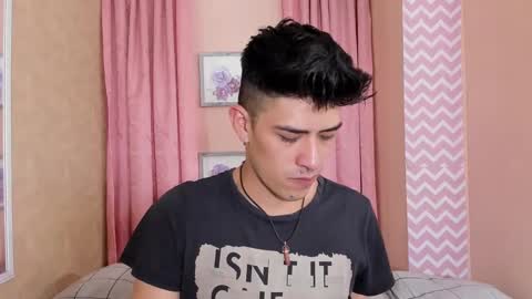 Snapshot of ryan_clark_ chatting on December 20, 8:34 pm Ryan online show from December 20, 8:34 pm