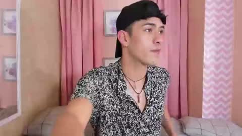 Snapshot of ryan_clark_ chatting on December 29, 8:37 pm Ryan online show from December 29, 8:37 pm