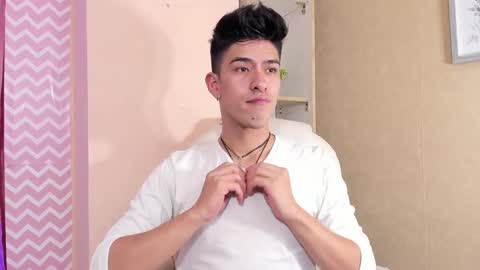 Snapshot of ryan_clark_ chatting on January 8, 5:59 pm Ryan online show from January 8, 5:59 pm