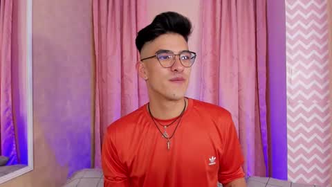 Snapshot of ryan_clark_ chatting on January 16, 5:44 pm Ryan online show from January 16, 5:44 pm