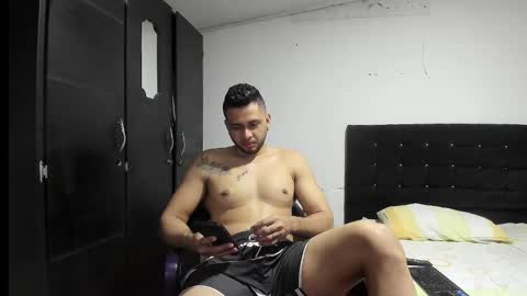 ryan_xc1 online show from November 7, 2:33 am