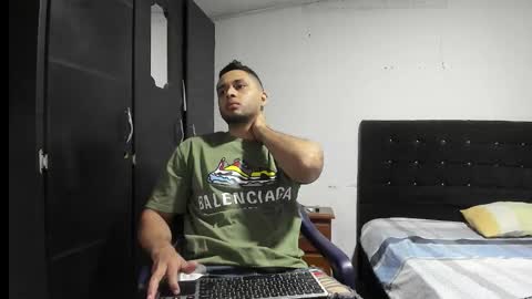 ryan_xc1 online show from November 24, 2:44 am