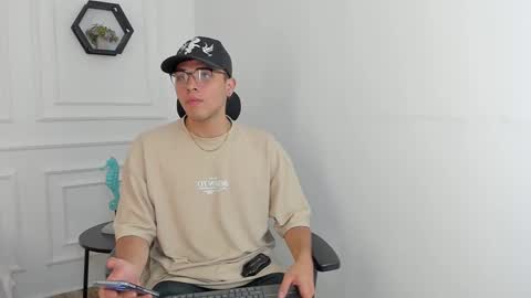 Snapshot of ryanfuller_ chatting on October 29, 3:25 pm Ryan  online show from October 29, 3:25 pm