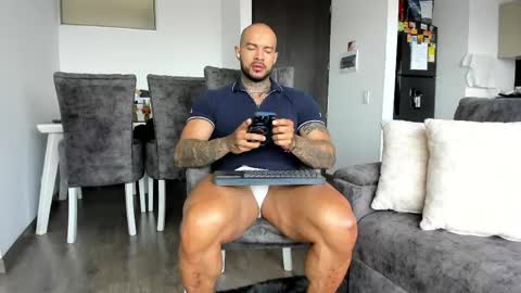 Snapshot of ryanjhonston chatting on May 13, 11:51 am Ryan online show from May 13, 11:51 am