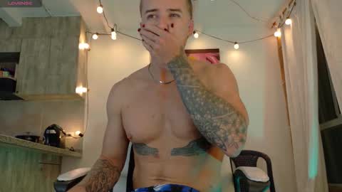 Snapshot of ryann_blue_ chatting on October 7, 11:57 pm Ryan Blue ig ryannblue online show from October 7, 11:57 pm