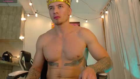 Snapshot of ryann_blue_ chatting on October 8, 11:24 pm Ryan Blue ig ryannblue online show from October 8, 11:24 pm