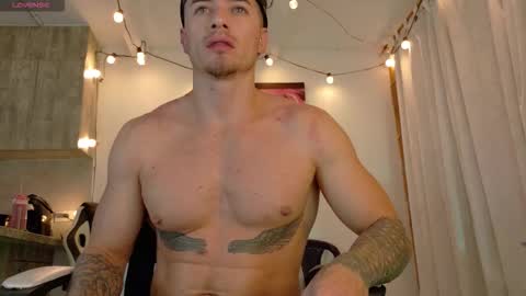 Snapshot of ryann_blue_ chatting on October 10, 12:42 am Ryan Blue ig ryannblue online show from October 10, 12:42 am