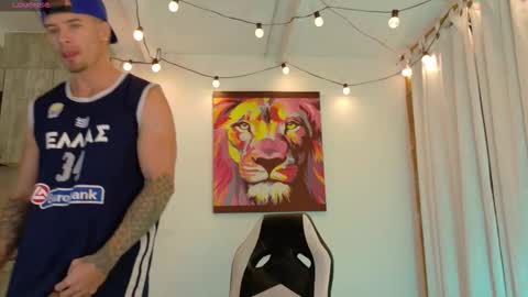 Snapshot of ryann_blue_ chatting on November 6, 1:17 am Ryan Blue ig ryannblue online show from November 6, 1:17 am