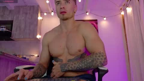 Snapshot of ryann_blue_ chatting on November 26, 12:00 am Ryan Blue ig ryannblue online show from November 26, 12:00 am