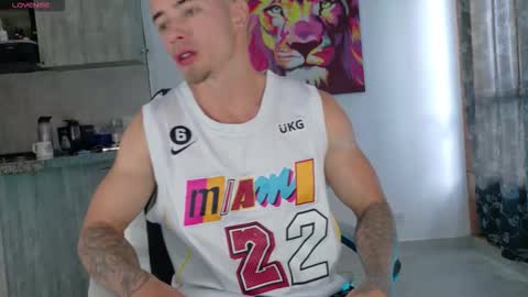 Snapshot of ryann_blue_ chatting on December 14, 6:56 pm Ryan Blue ig ryannblue online show from December 14, 6:56 pm