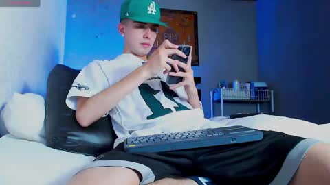 Ryannhill  online show from June 3, 4:48 am