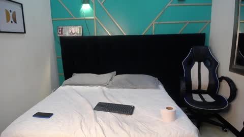 RyanPricee online show from December 15, 8:52 am