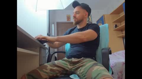 Ryanstone  online show from November 5, 6:13 am