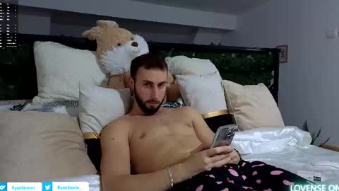 ryanstorm1 online show from October 27, 9:19 pm