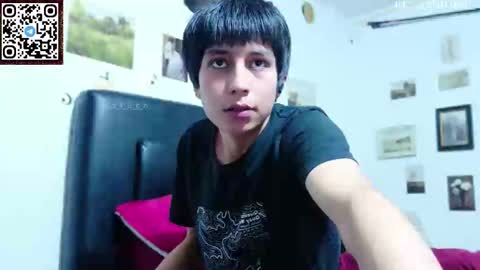 Snapshot of s_a_t_u_r_n chatting on November 16, 10:37 pm ST online show from November 16, 10:37 pm