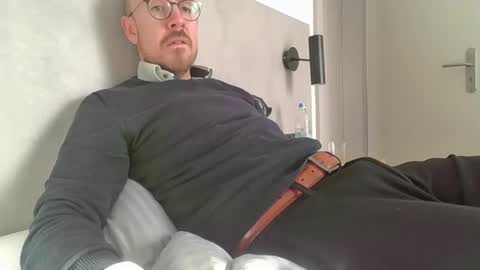 s_i_q online show from November 18, 12:42 pm