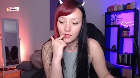 Snapshot of s_lilith chatting on October 28, 11:18 pm Lilith independent model online show from October 28, 11:18 pm