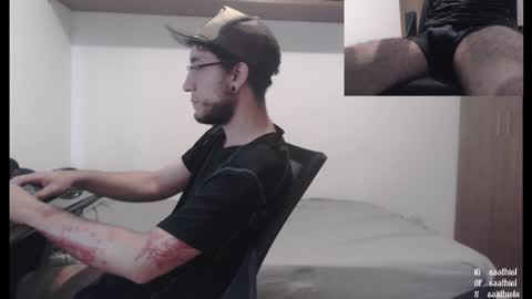 Snapshot of saat_hiel chatting on December 5, 5:04 am Saat online show from December 5, 5:04 am