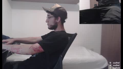 Snapshot of saat_hiel chatting on December 12, 3:43 am Saat online show from December 12, 3:43 am