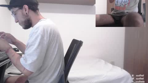 Snapshot of saat_hiel chatting on December 12, 2:33 pm Saat online show from December 12, 2:33 pm